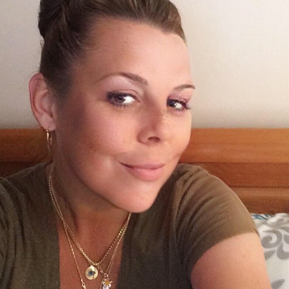 Meet your Posher, Debbie - Picture 3 of 7